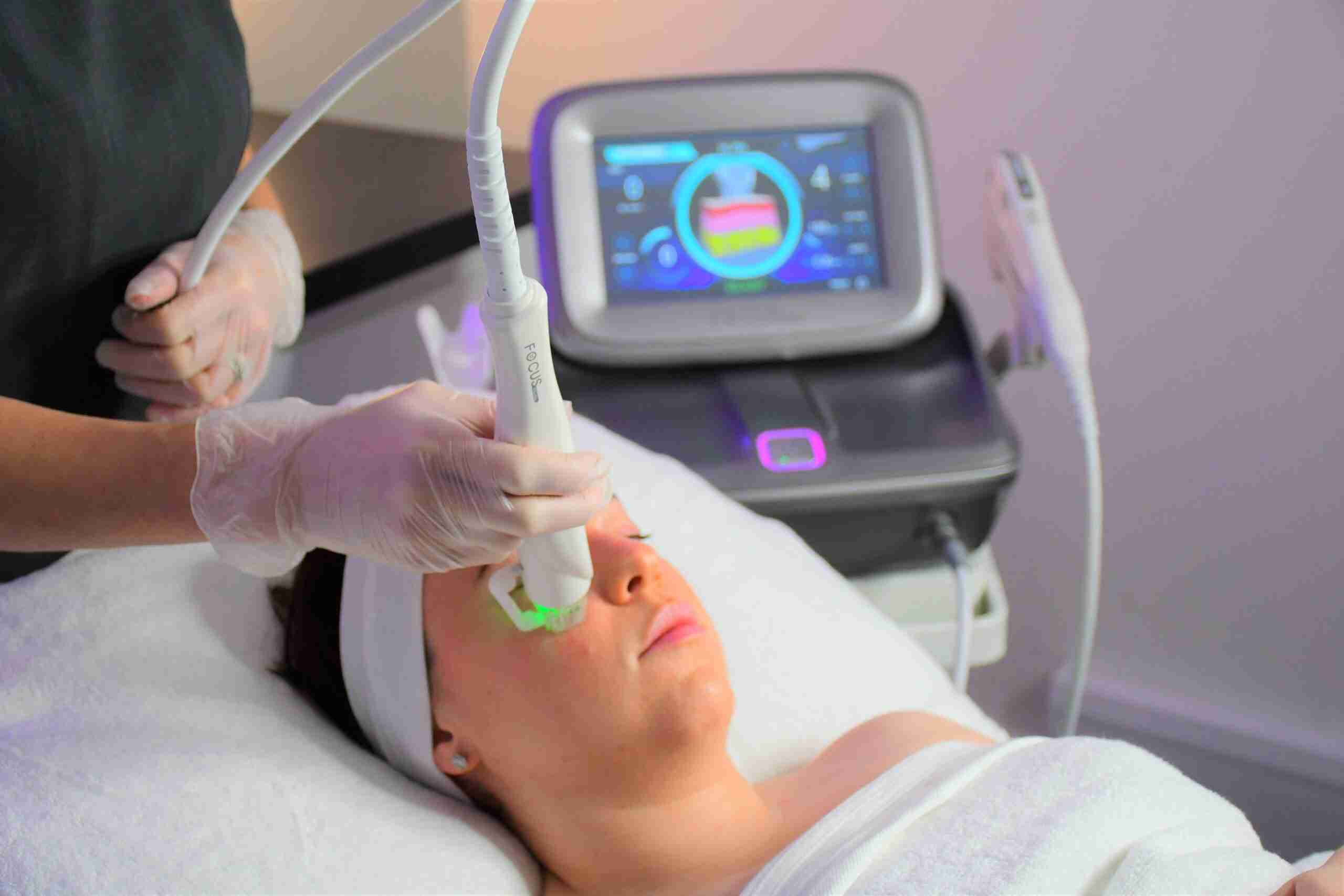 RF Microneedling vs. Microneedling: Your Skin's Best Choice